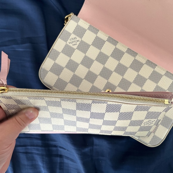 AUTHENTIC LV Felicie Pochette